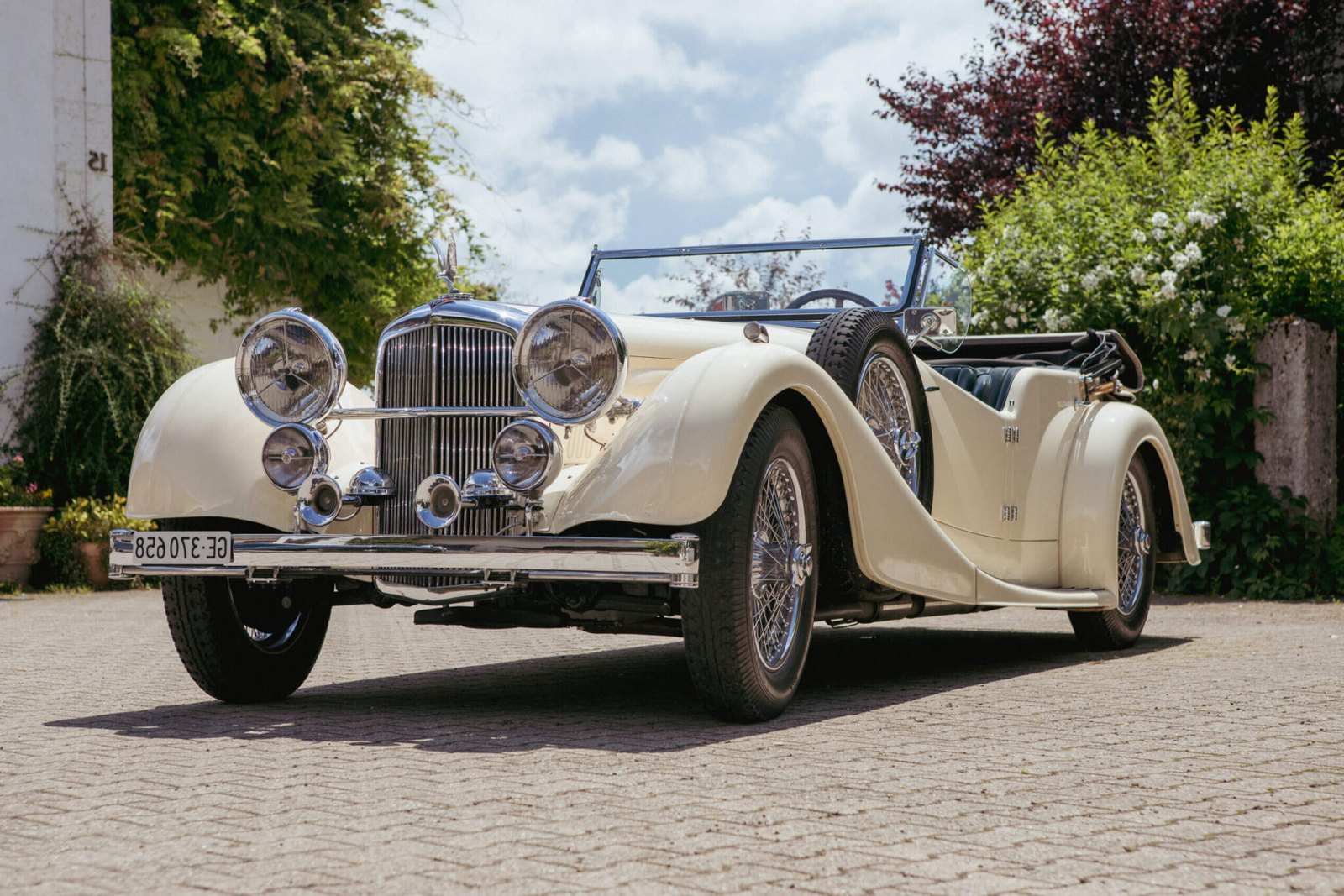 Alvis Speed 25 Crème 1938, voiture de collection à louer à Genève
